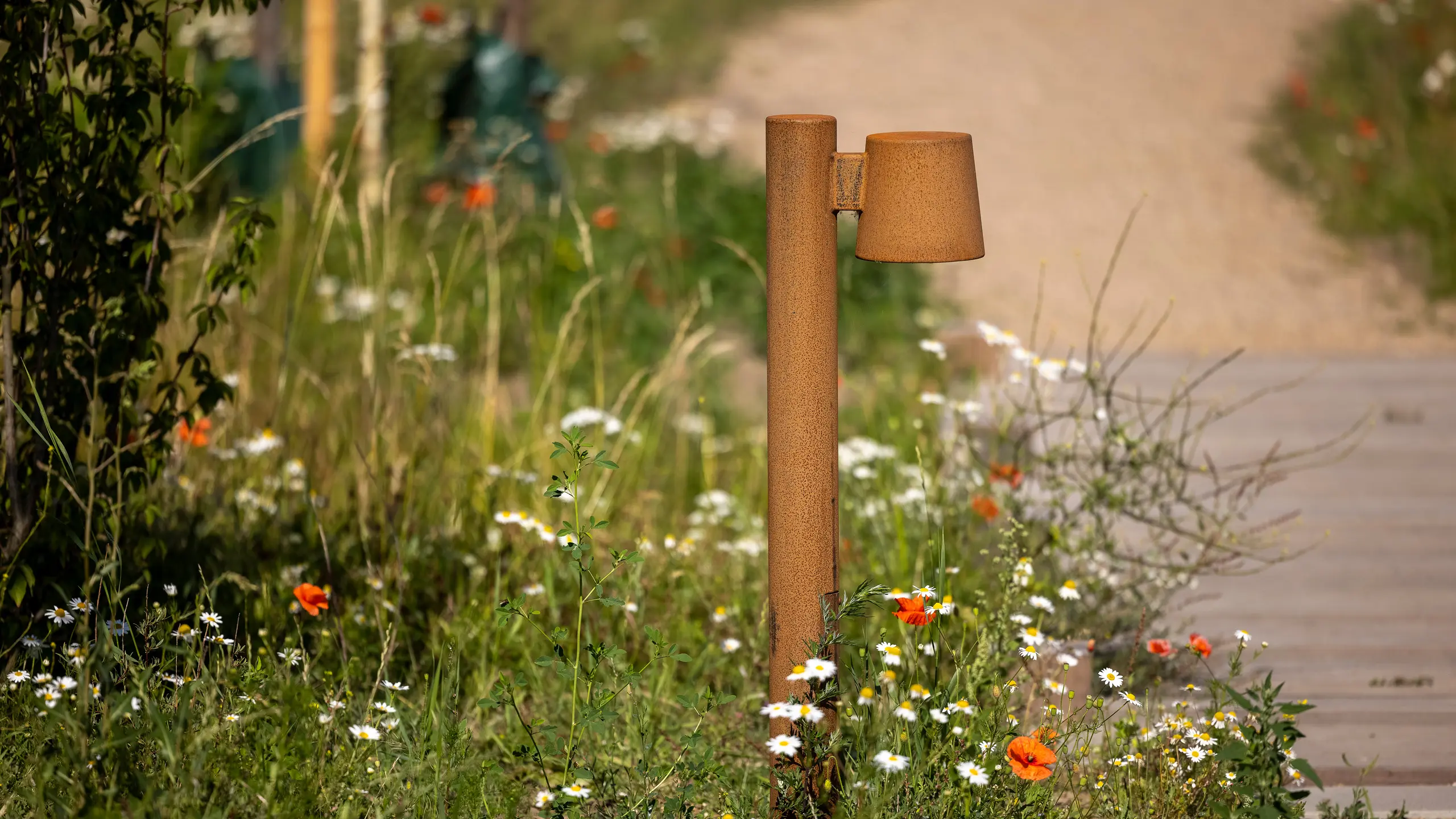 pullertlampe-corten-ANTO-L1012-foto-Torben-Eskerod-9164-RED-2560x1440